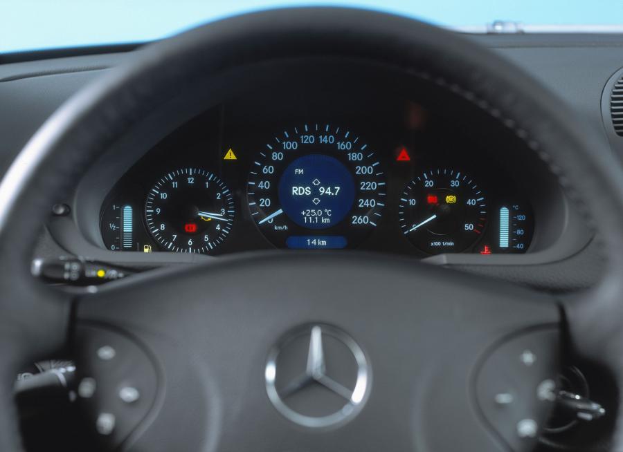  Mercedes-Benz E-Class 2002 года  (фото 331 из 448)